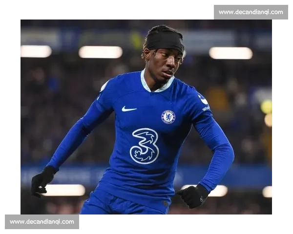 马杜埃凯 GQ 大片曝光！切尔西边锋化身巴黎世家型男